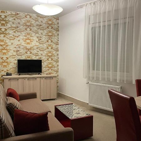 Holiday Wing Apartment 2 Jagodina Kültér fotó